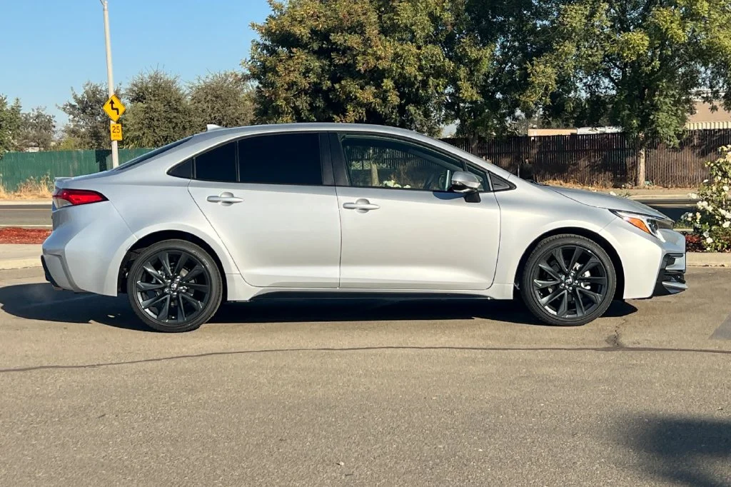 New 2027 Classic Silver Metallic Toyota SE image 3