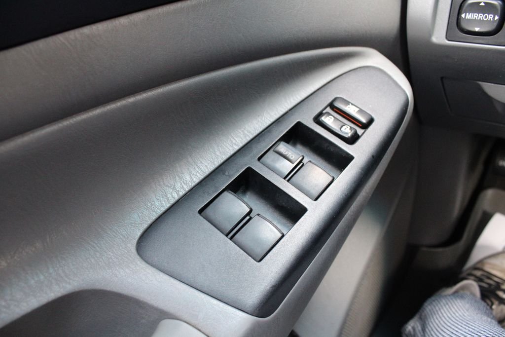 Used 2015 Pyrite Mica Toyota Base image 6