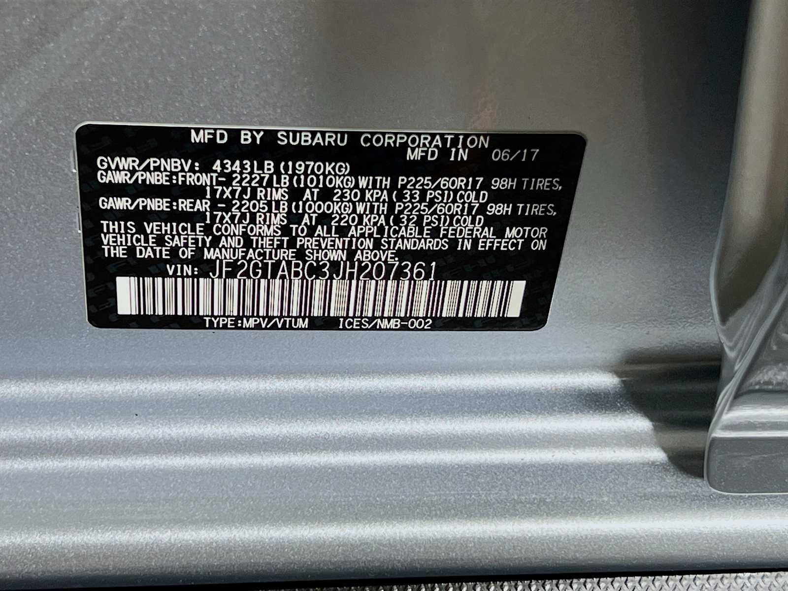 Used 2018 Ice Silver Metallic Subaru Premium image 32