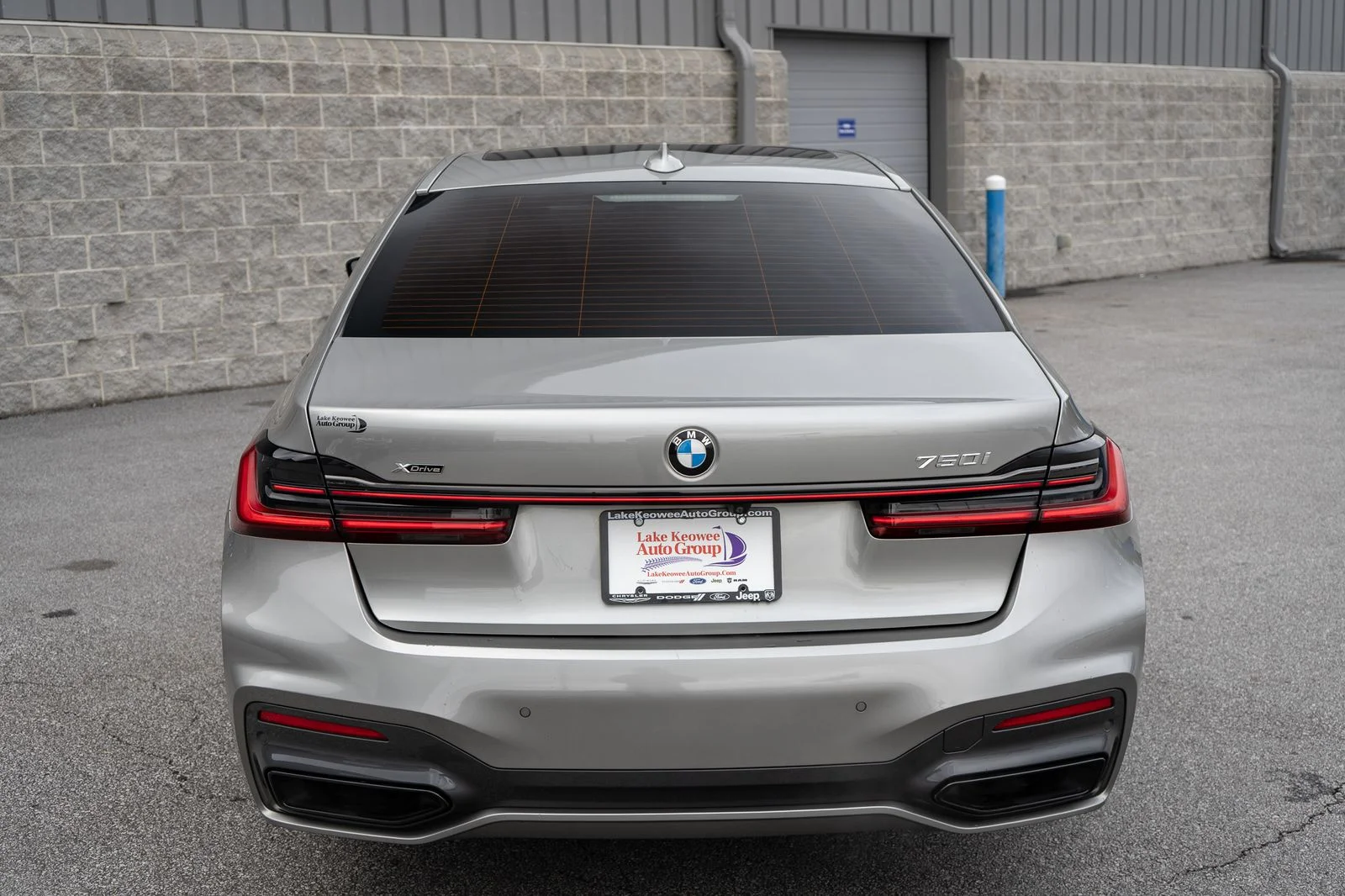 Used 2022 Gray BMW 750i xDrive image 16