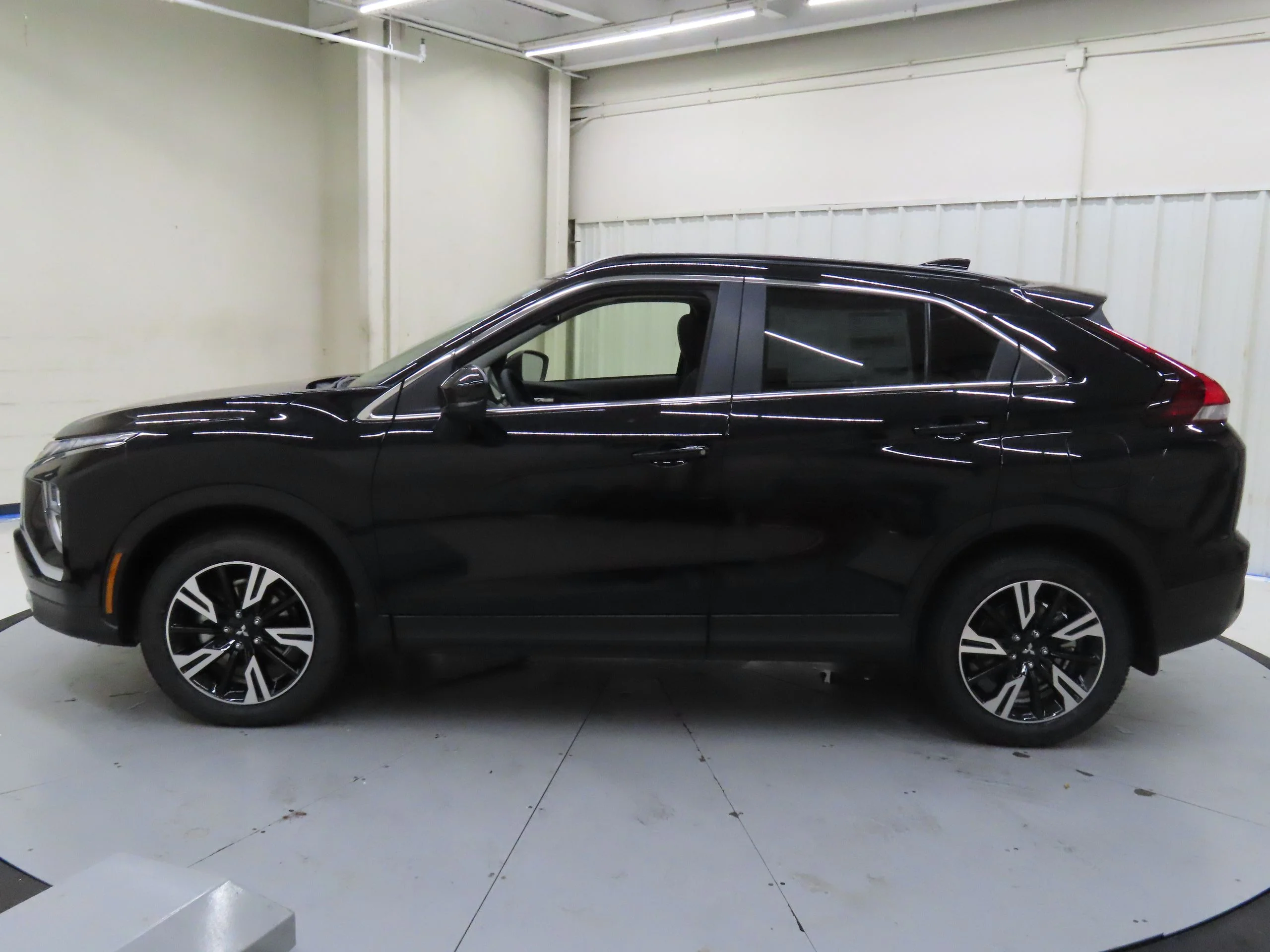 New 2026 Black Mitsubishi SE image 7