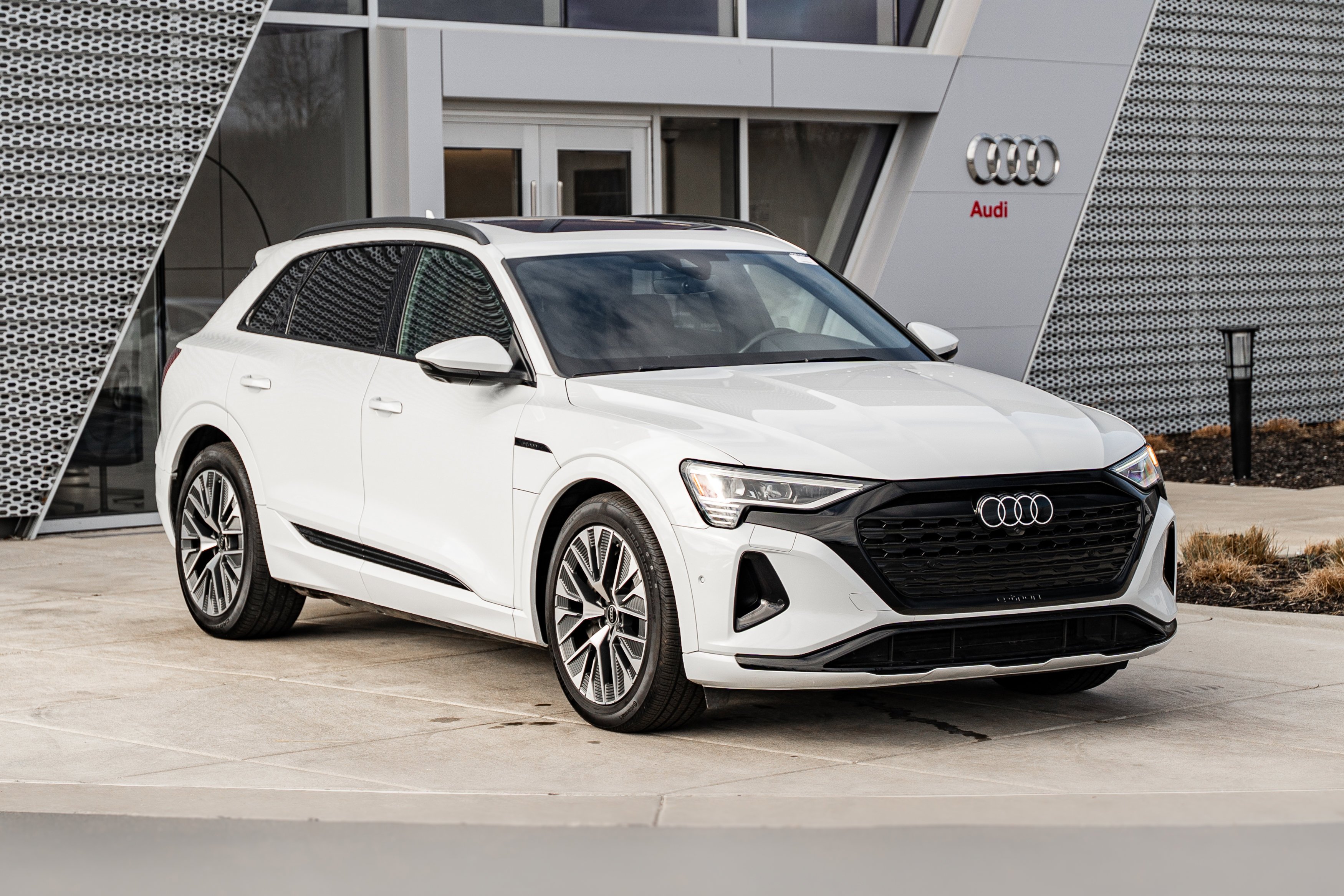 Certified 2024 Audi Q8 e-tron Premium Plus with VIN WA15AAGE6RB016922 for sale in St. Charles, IL