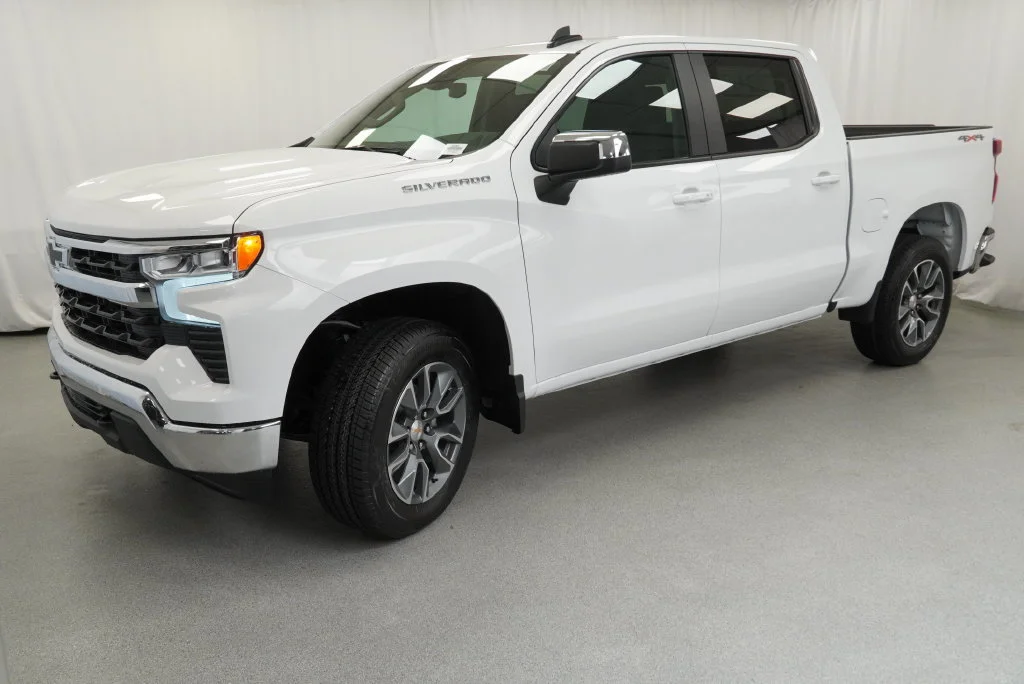 New 2026 Summit White Chevrolet LT image 4