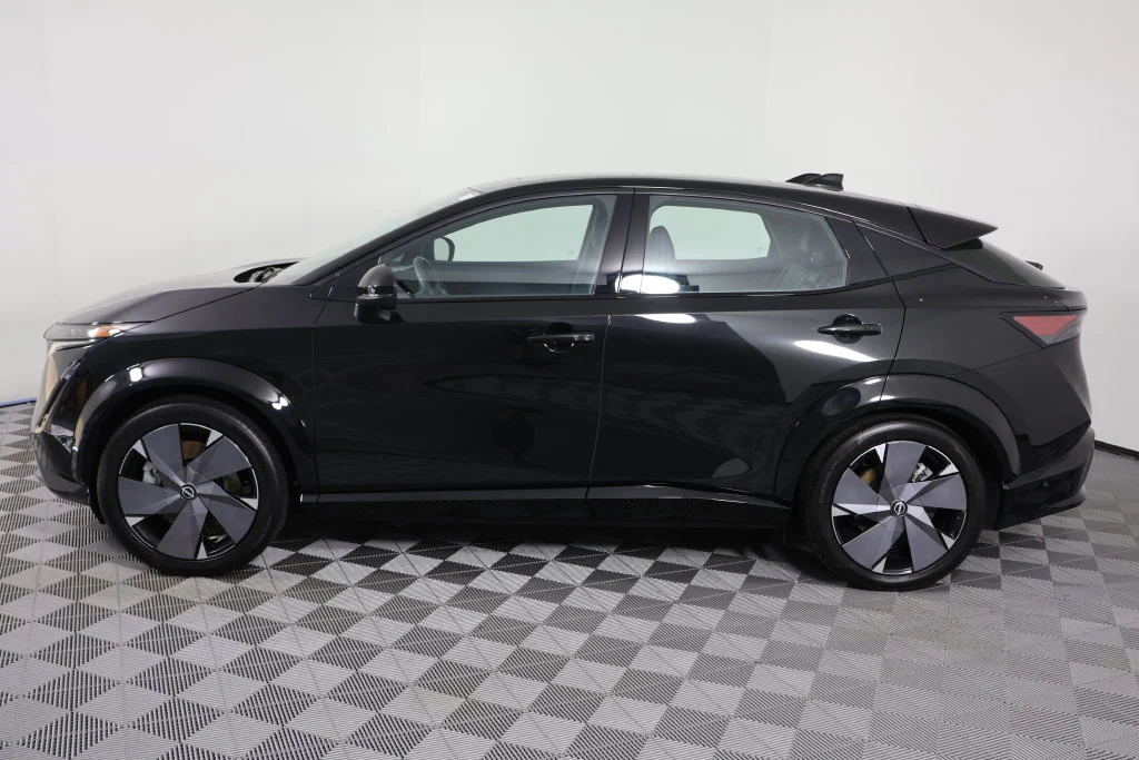 Used 2023 Black Diamond Pearl Nissan PLATINUM+ e-4ORCE image 5