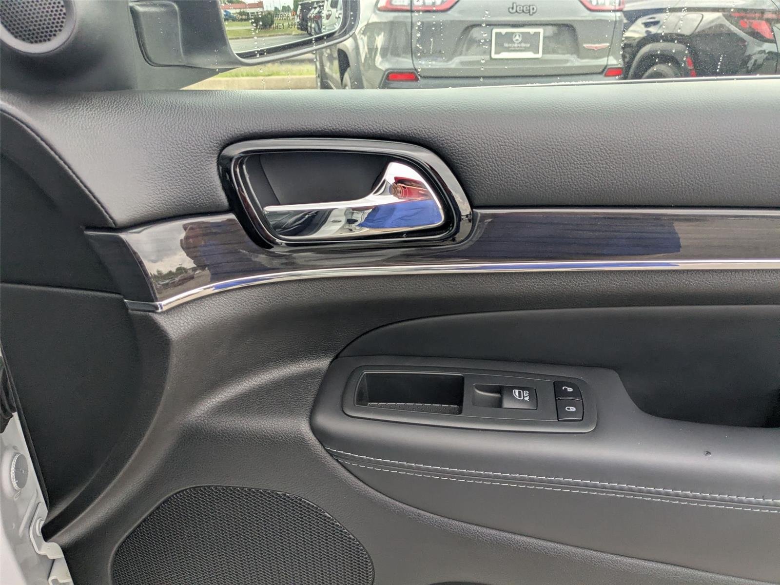 Used 2019 Bright White Clearcoat Jeep Overland image 32