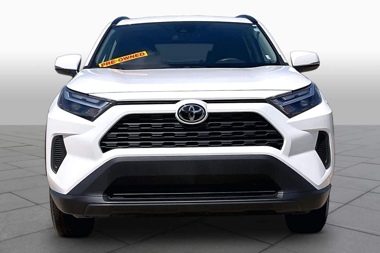 Used 2025 Ice Cap Toyota XLE image 4