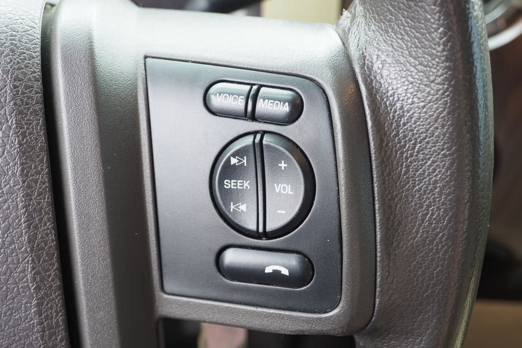 Used 2012 White Ford Lariat image 28