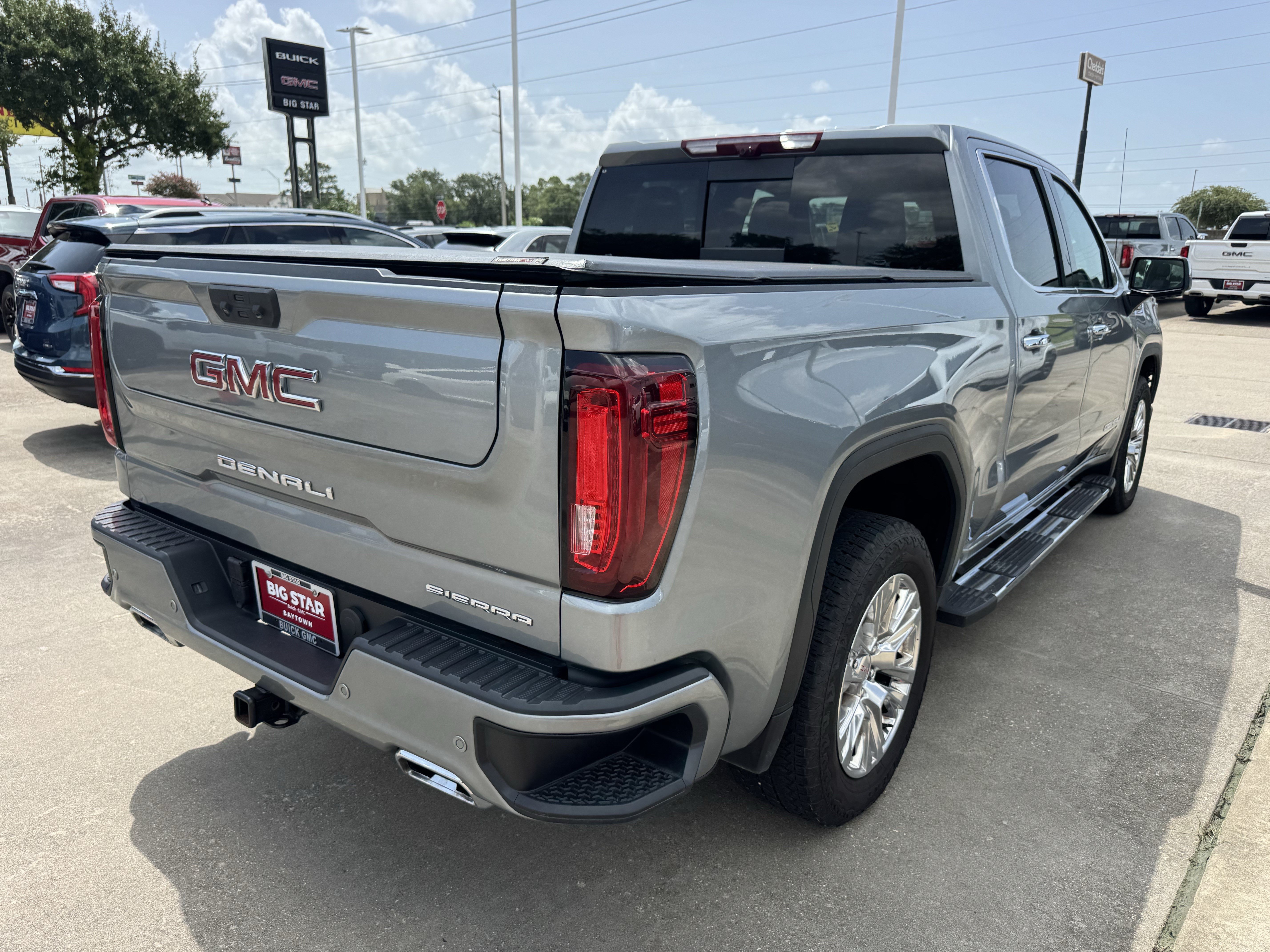 Used 2025 Sterling Metallic GMC Denali image 5