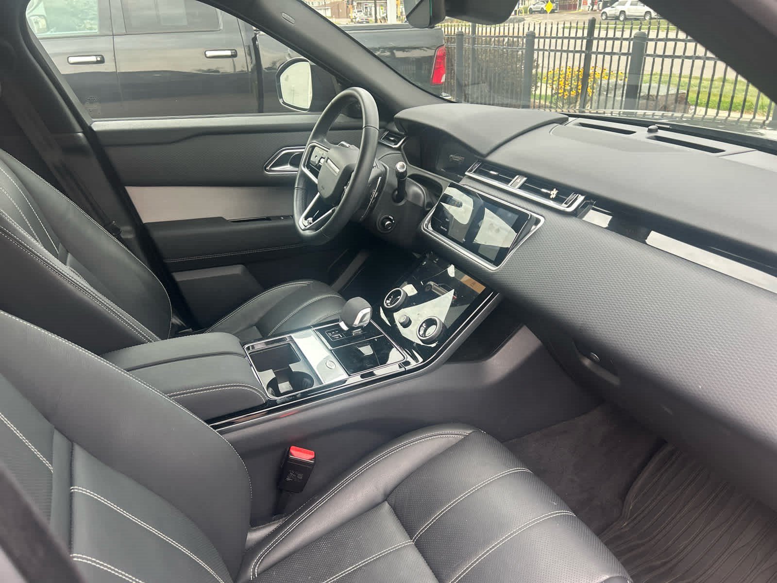 Used 2023 Santorini Black Metallic Land Rover R-Dynamic S image 5
