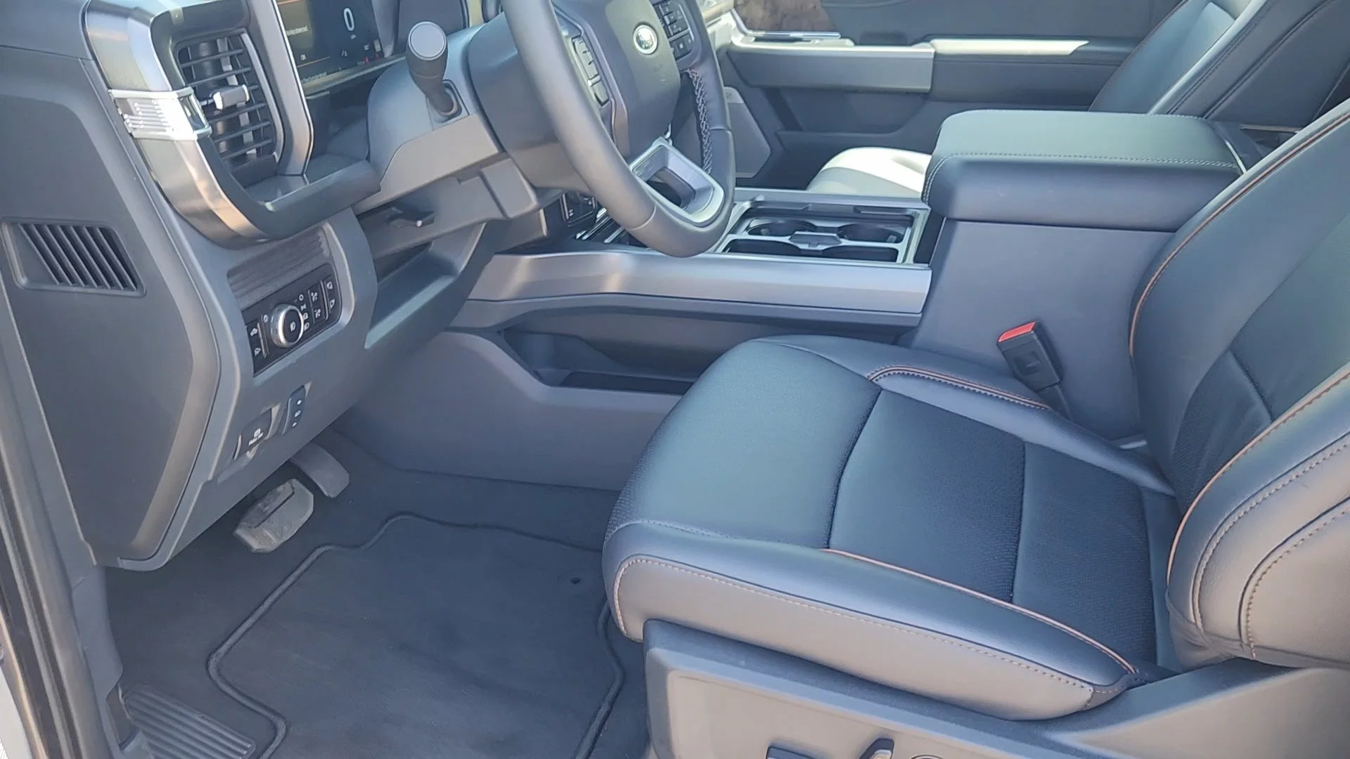 New 2026 Carbonized Gray Metallic Ford LARIAT image 31