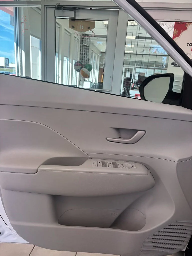 2025 Hyundai Kona SEL - Photo 6