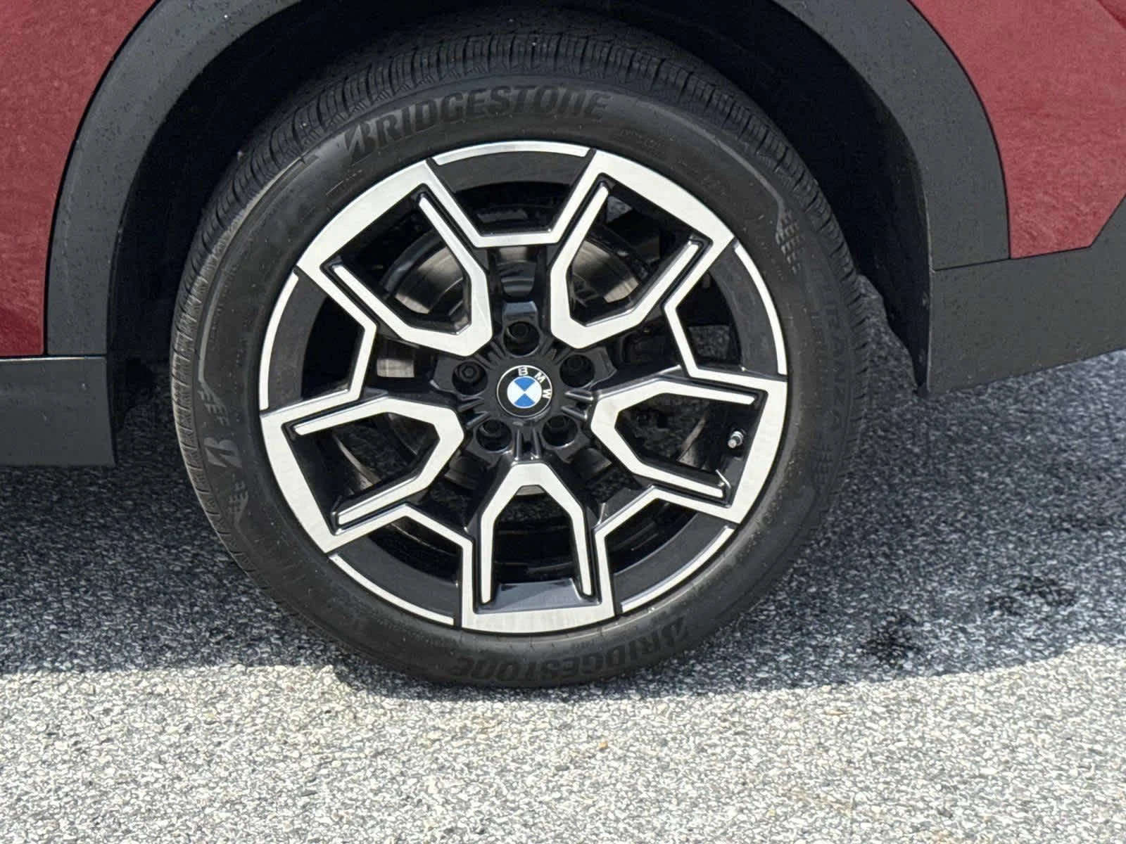 Used 2024 Vegas Red Metallic BMW xDrive28i image 12