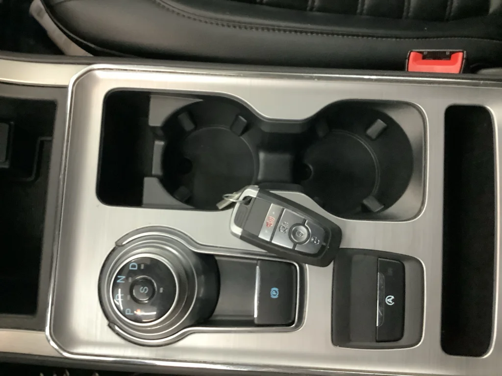 Used 2022 Oxford White Ford SEL image 18