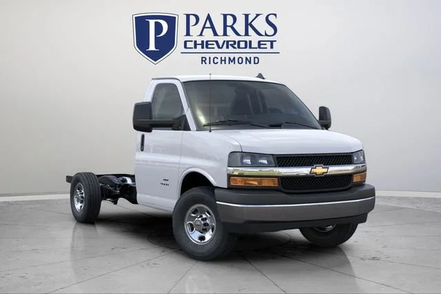 New 2025 Summit White Chevrolet 1WT image 7