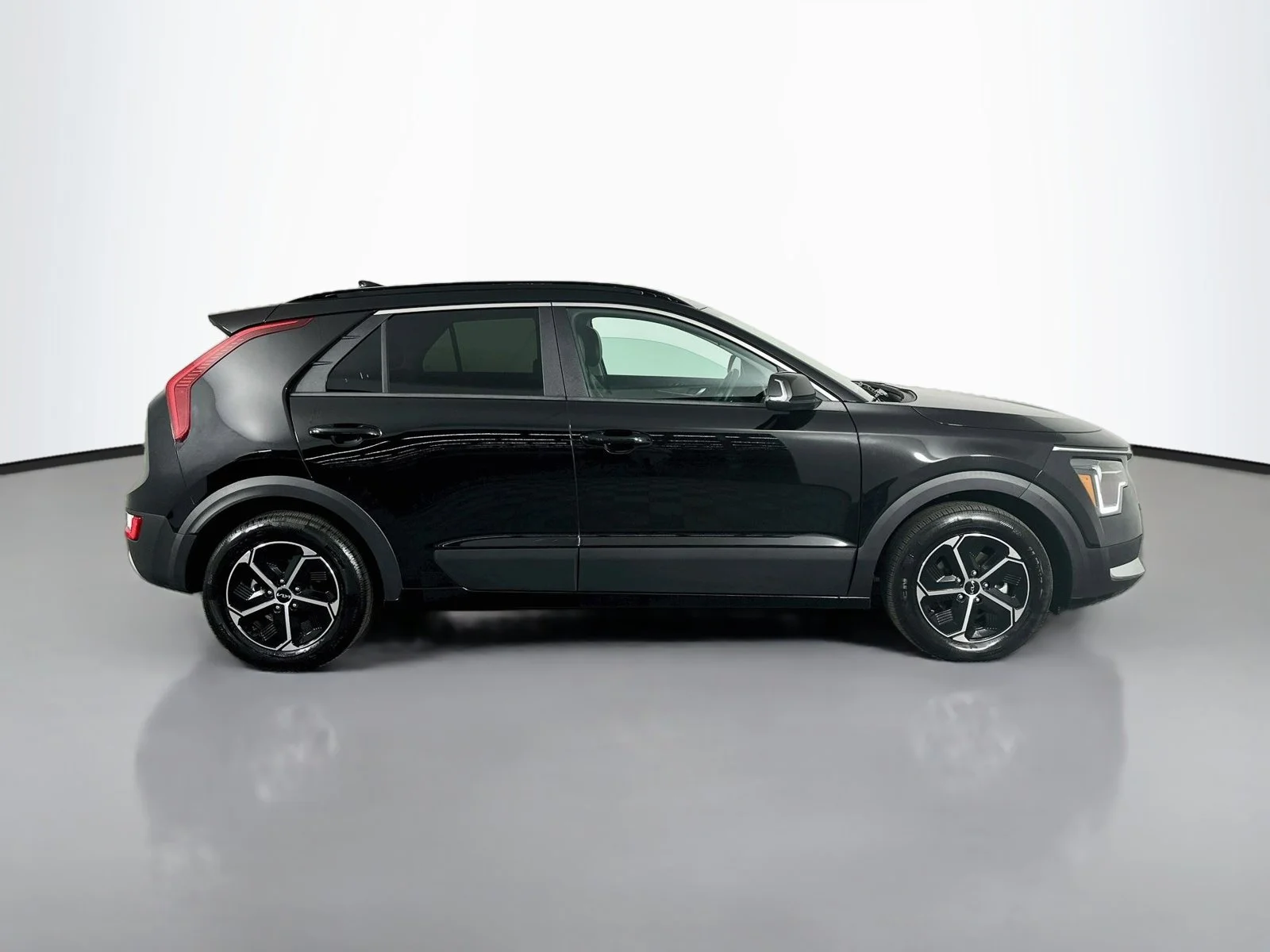 Used 2025 Aurora Black Pearl Kia EX image 9