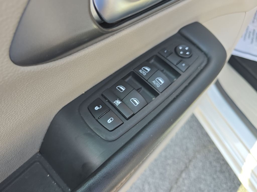 Used 2023 Silver Chrysler Touring L image 11
