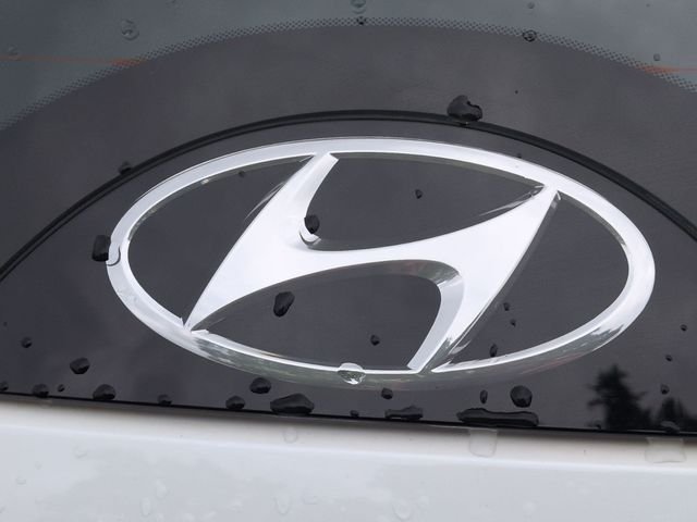 Used 2023 White Hyundai SE image 23
