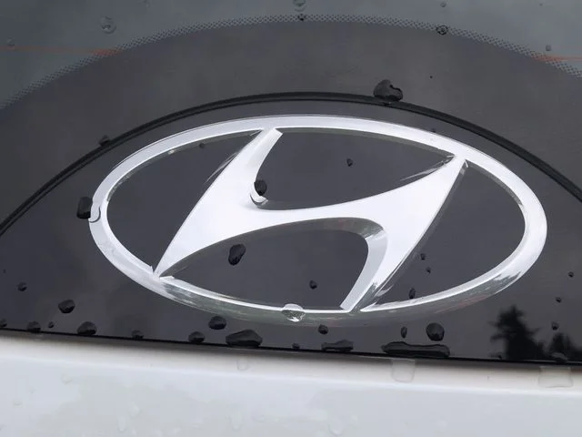 Certified Used 2023 White Hyundai SE image 23