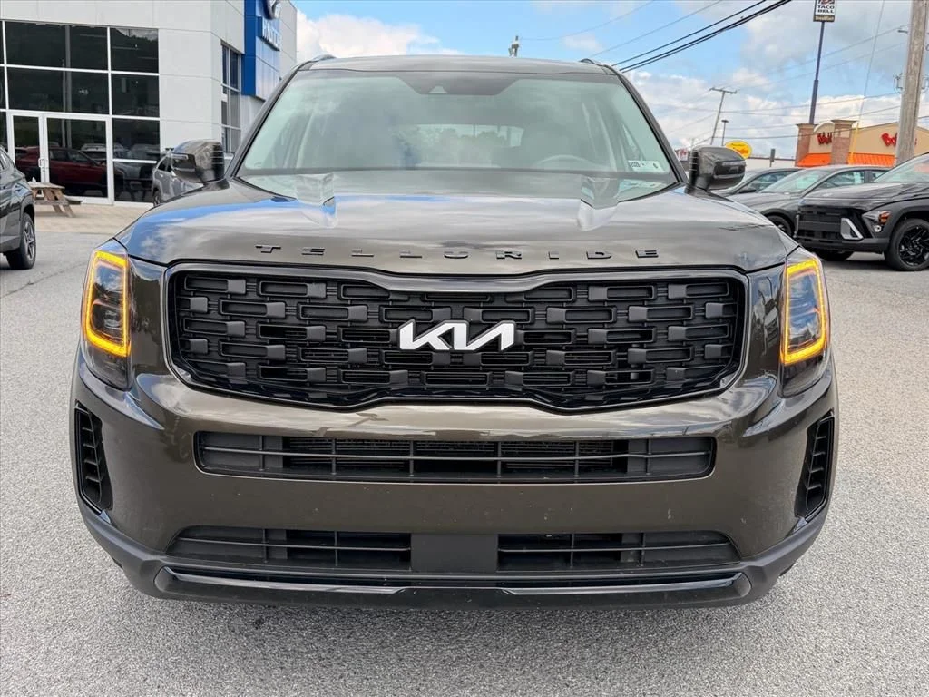 Used 2022 Green Kia EX image 17