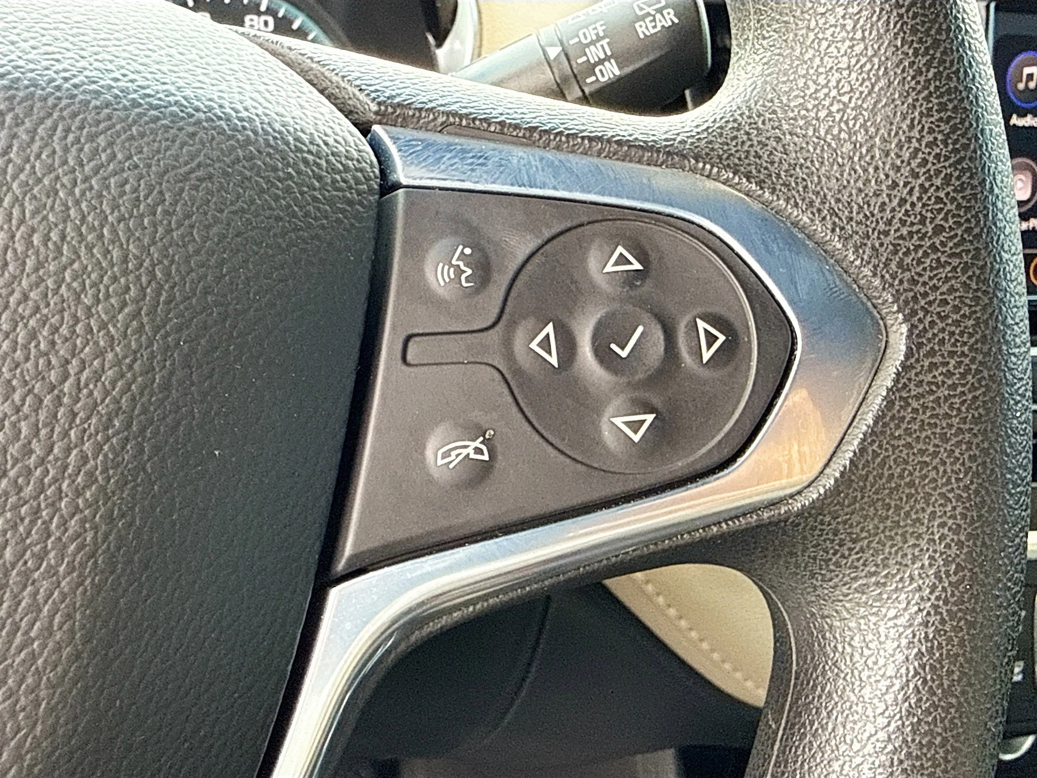 Used 2022 Summit White Chevrolet LS image 36