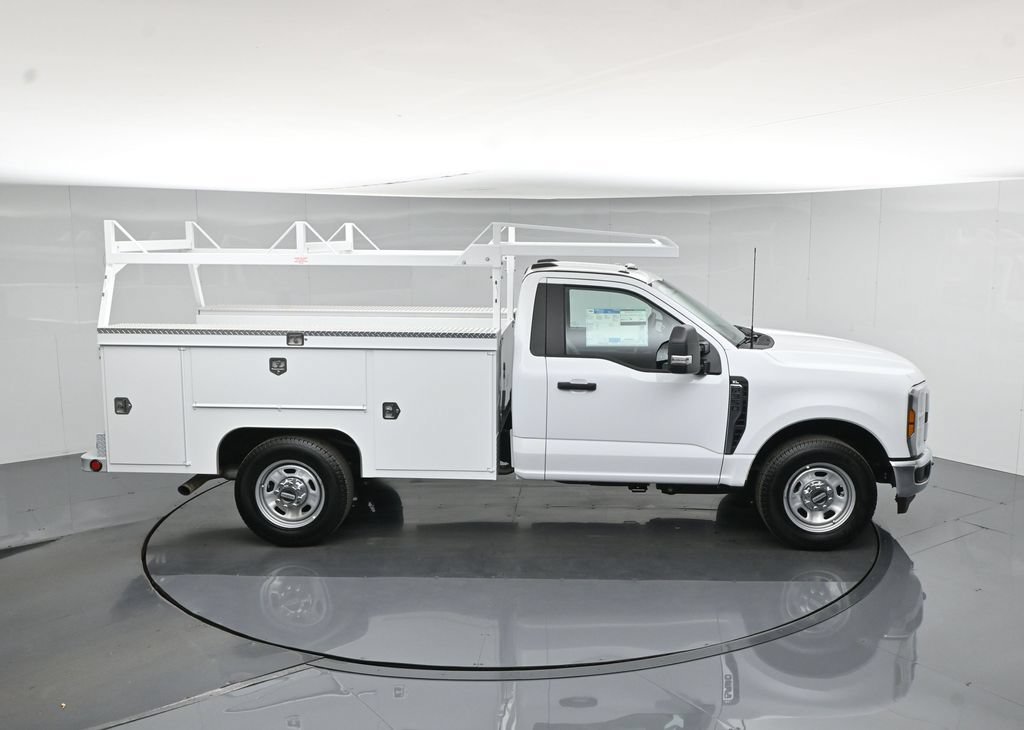 2026 Ford F-350 Super Duty Chassis Cab XL - Photo 41