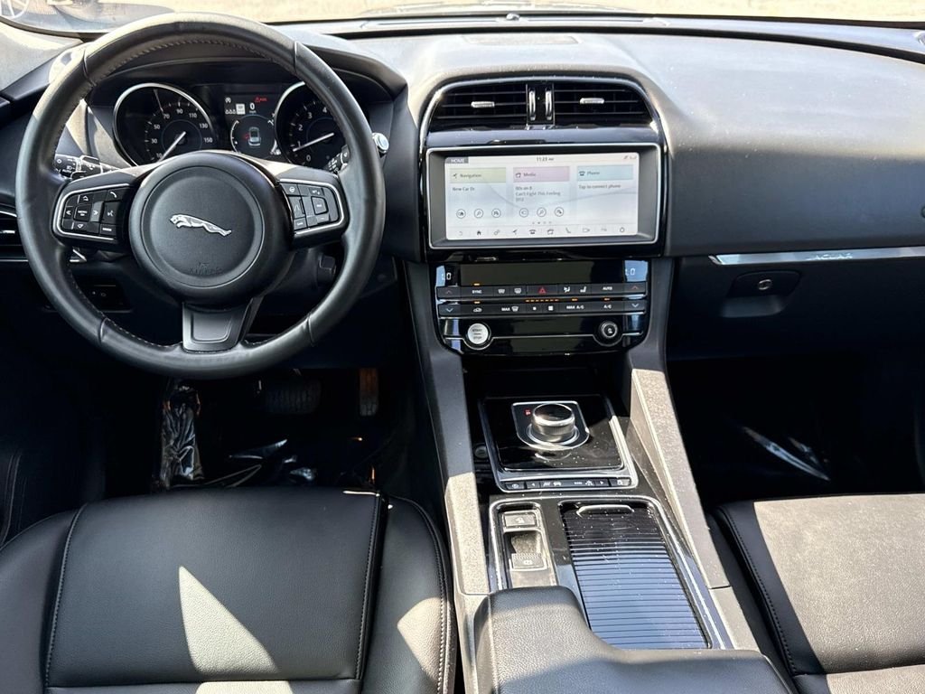 Used 2020 Silver Jaguar 25t Premium image 2