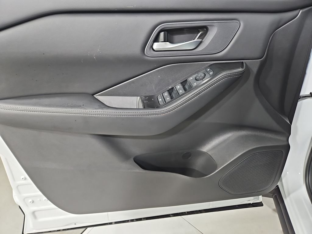 New 2026 Everest White Pearl TriCoat Nissan SV image 11