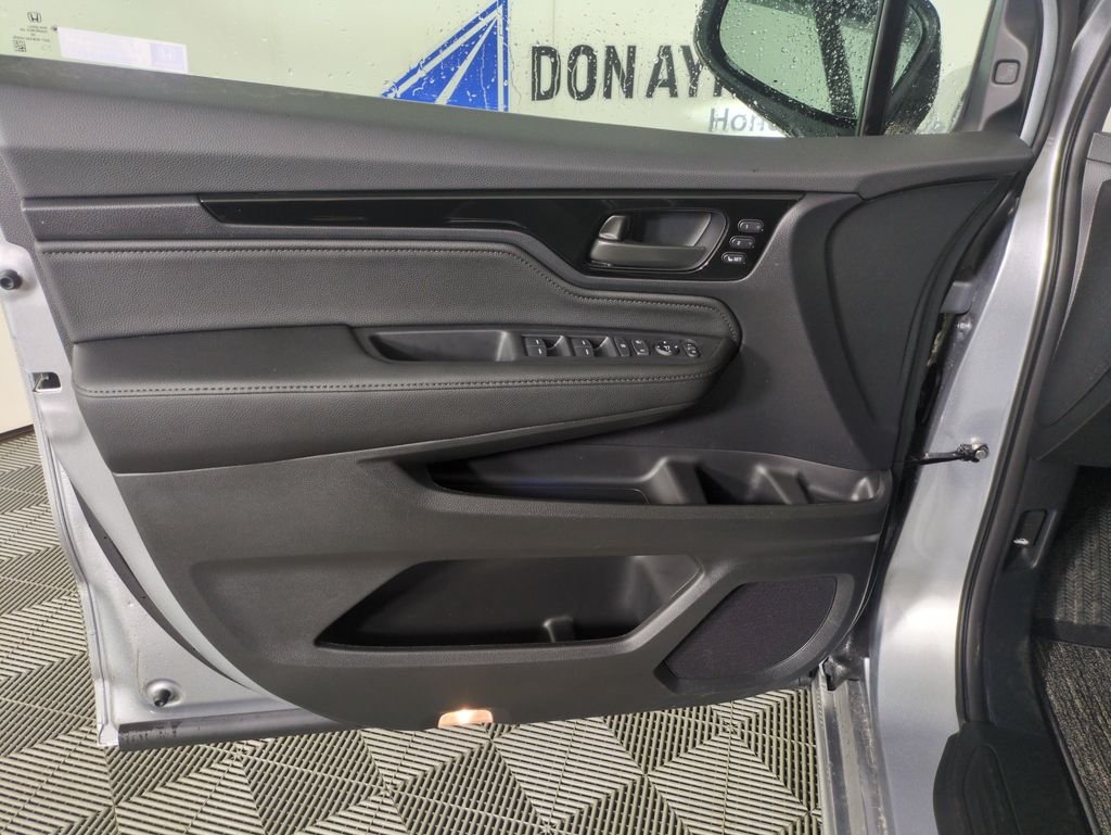 2026 Honda Odyssey Touring - Photo 10