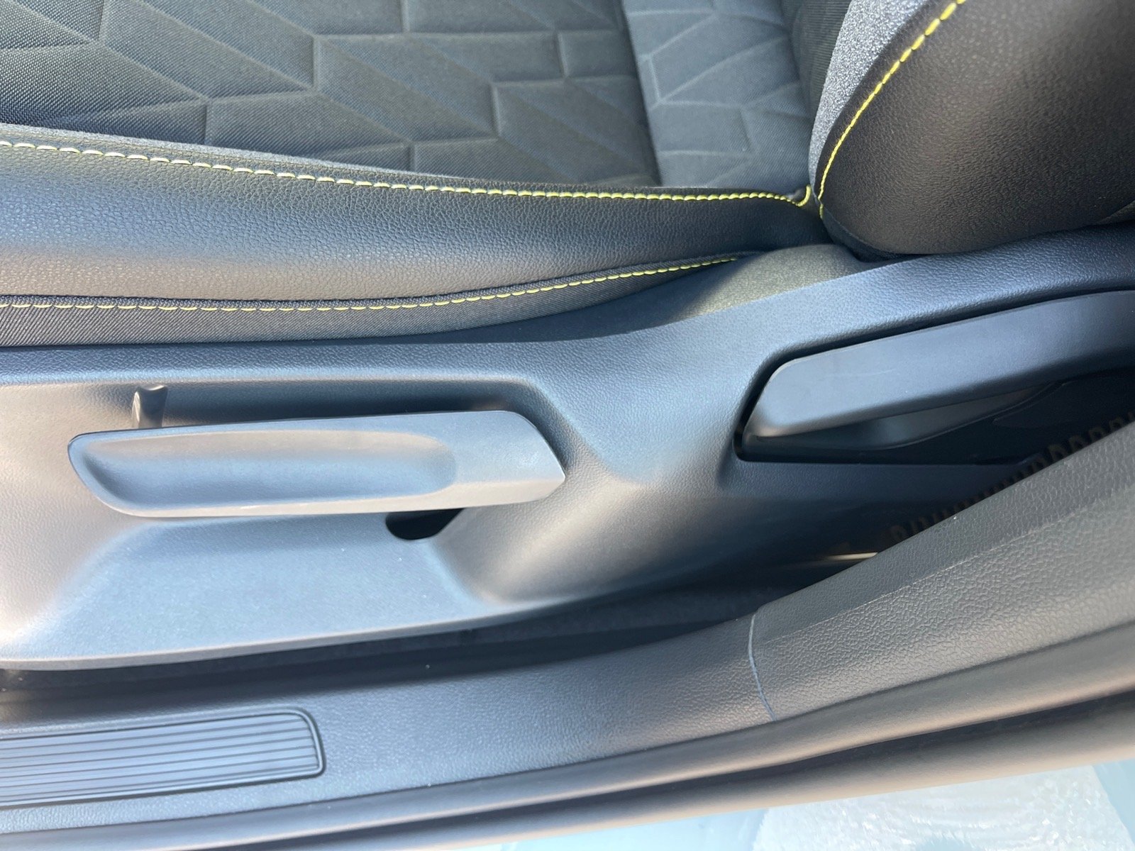 New 2027 Platinum Gray Metallic 2r2r Volkswagen Sport image 9