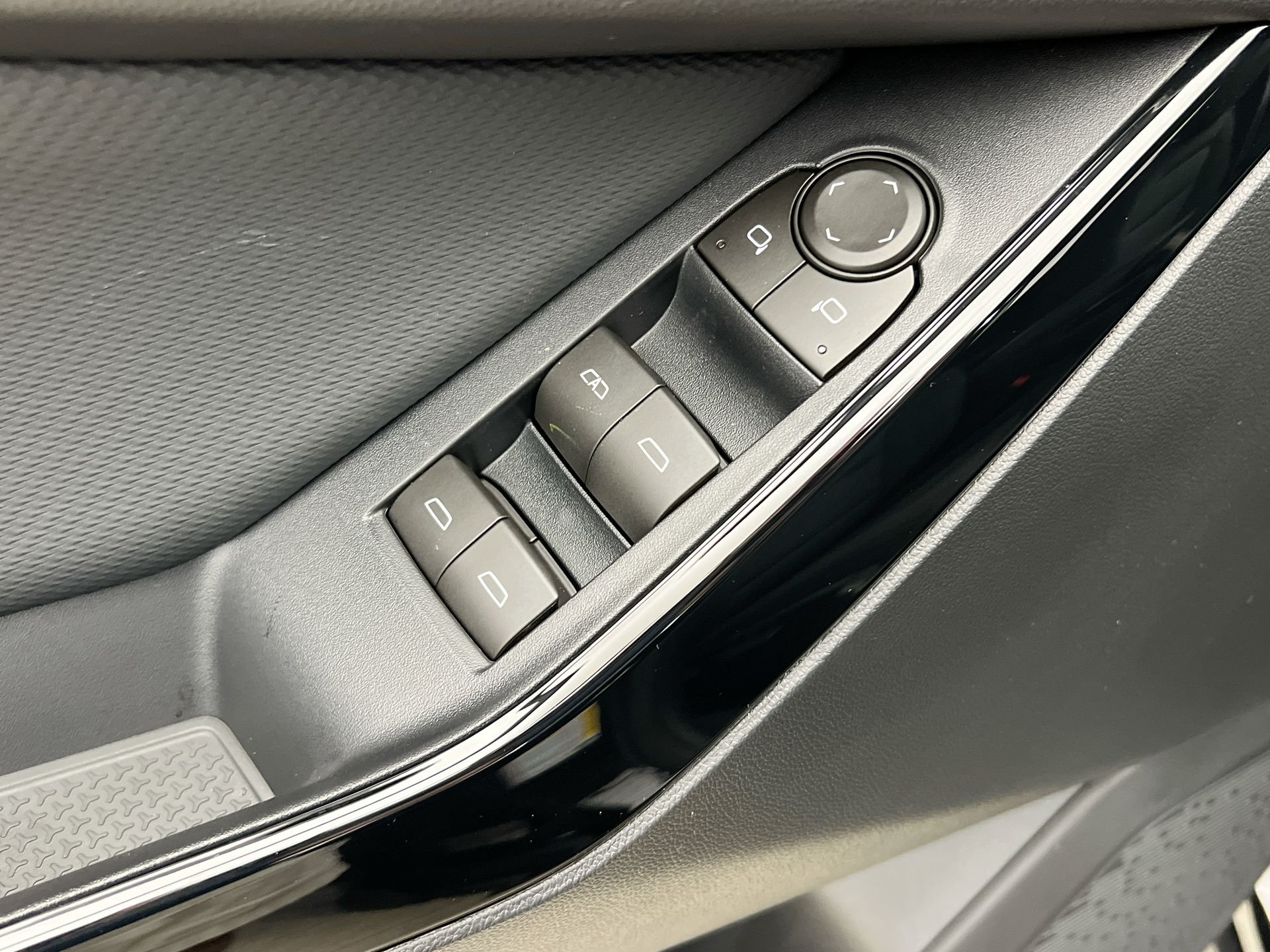 2026 Chevrolet Equinox LT - Photo 65