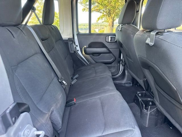 Used 2020 Silver Jeep Unlimited Sahara image 12