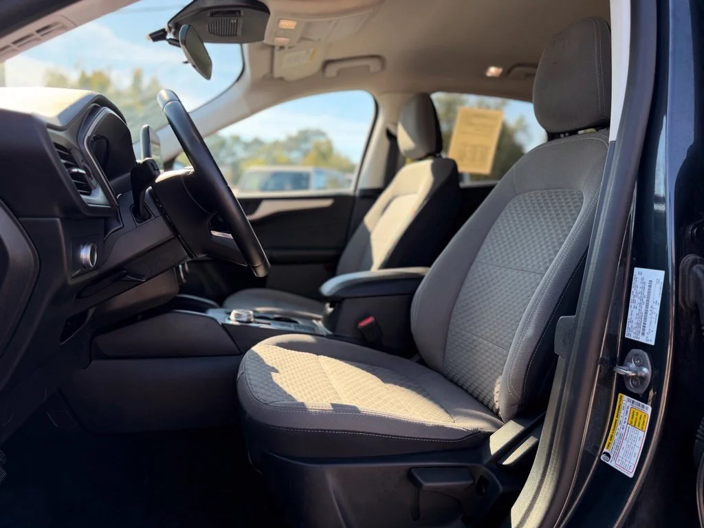 Used 2022 Blue Ford SE image 13