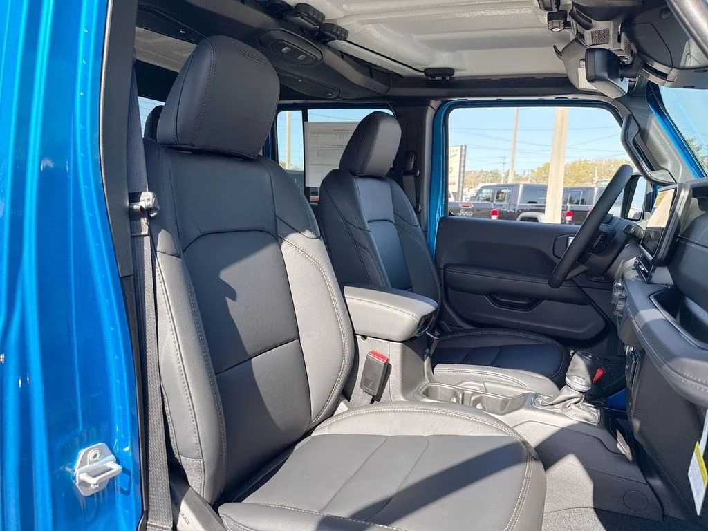 New 2026 Hydro Blue Pearl-Coat Exterior Paint Jeep Sahara image 25