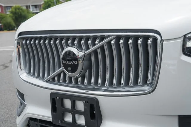 Used 2023 Crystal White Volvo Plus image 12
