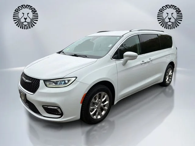 2021 Chrysler Pacifica Touring L's photo