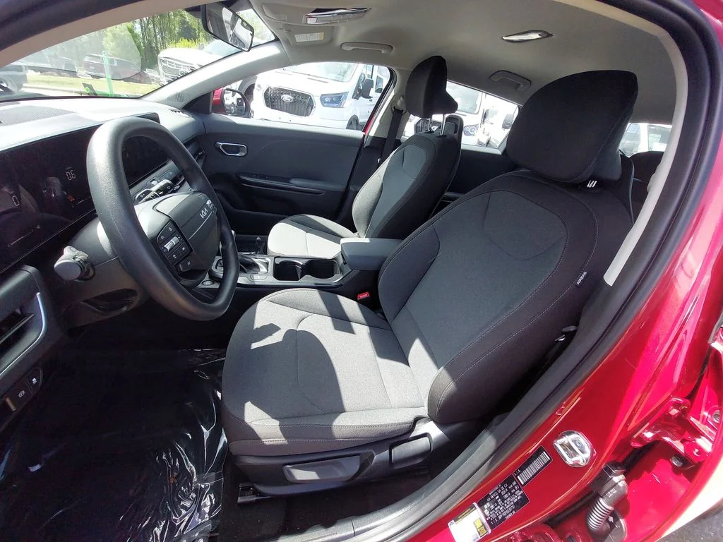 Used 2025 Red Kia LXS image 14
