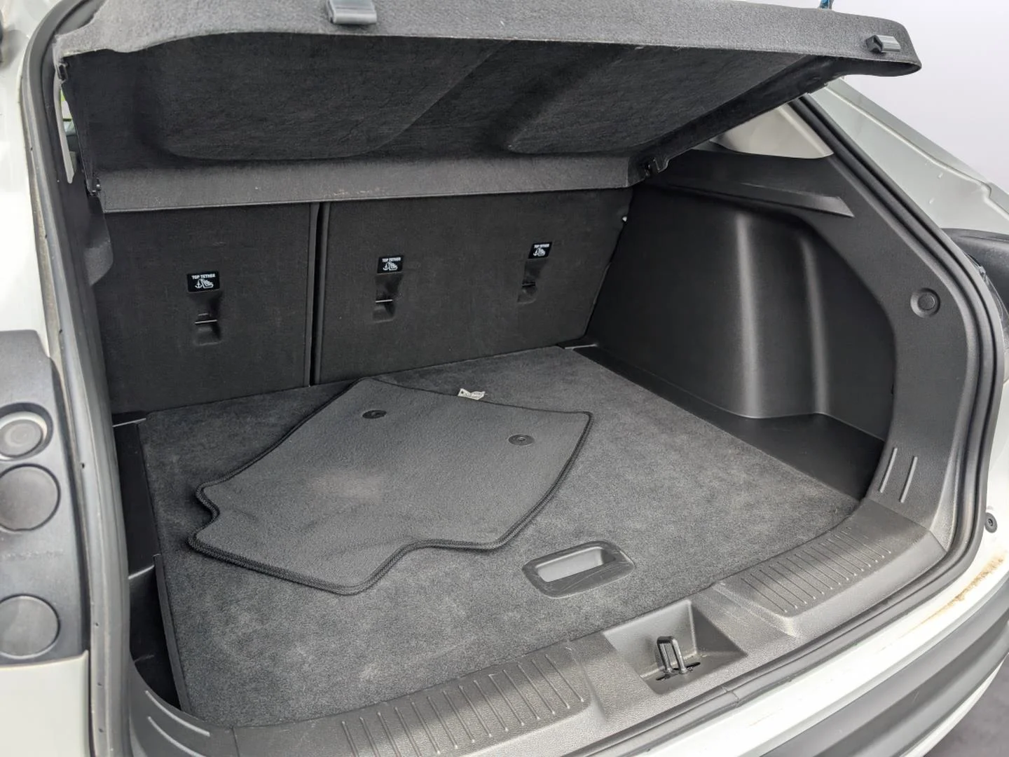 Used 2025 Summit White Chevrolet LT image 30