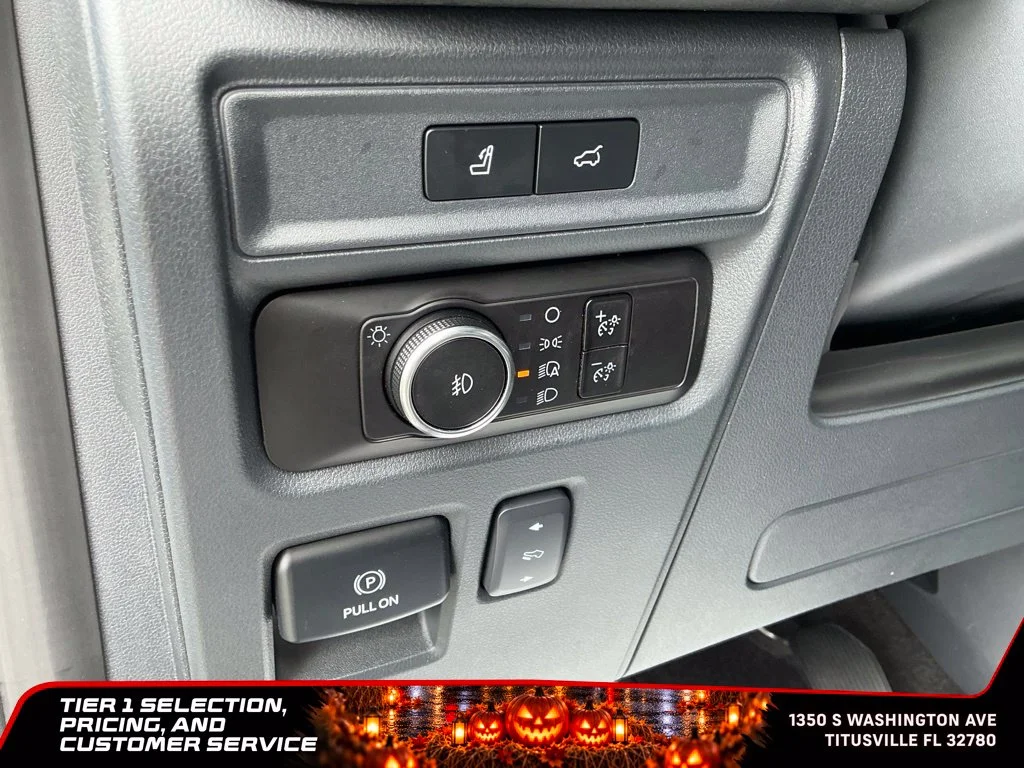 Used 2023 White Ford Limited image 25