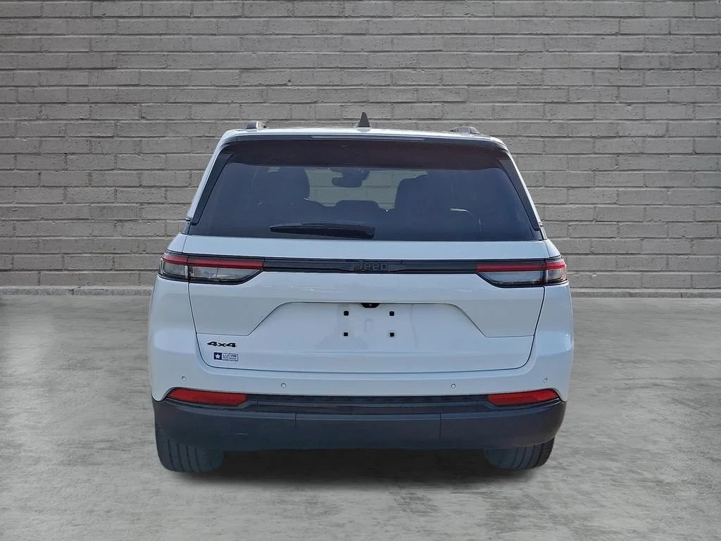 Used 2023 White Jeep Altitude 4x4 image 10