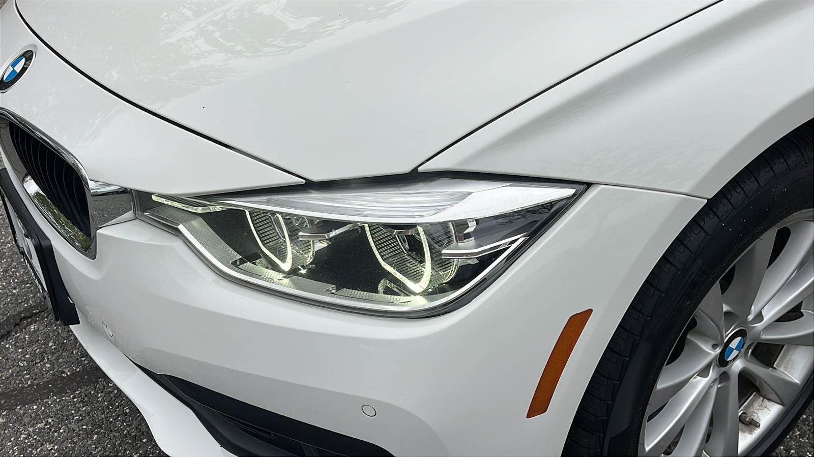 Used 2018 Alpine White BMW 320i xDrive image 7