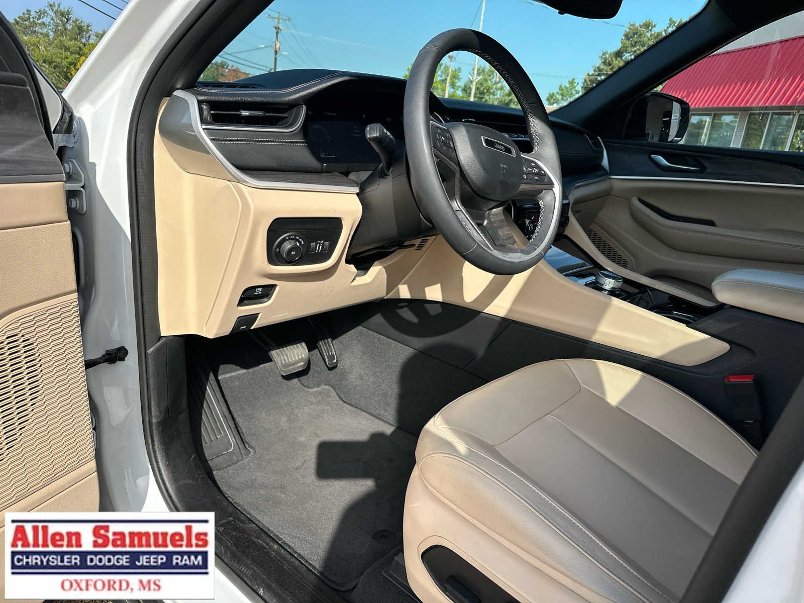 Certified Used 2023 Bright White Clearcoat Jeep Limited image 10