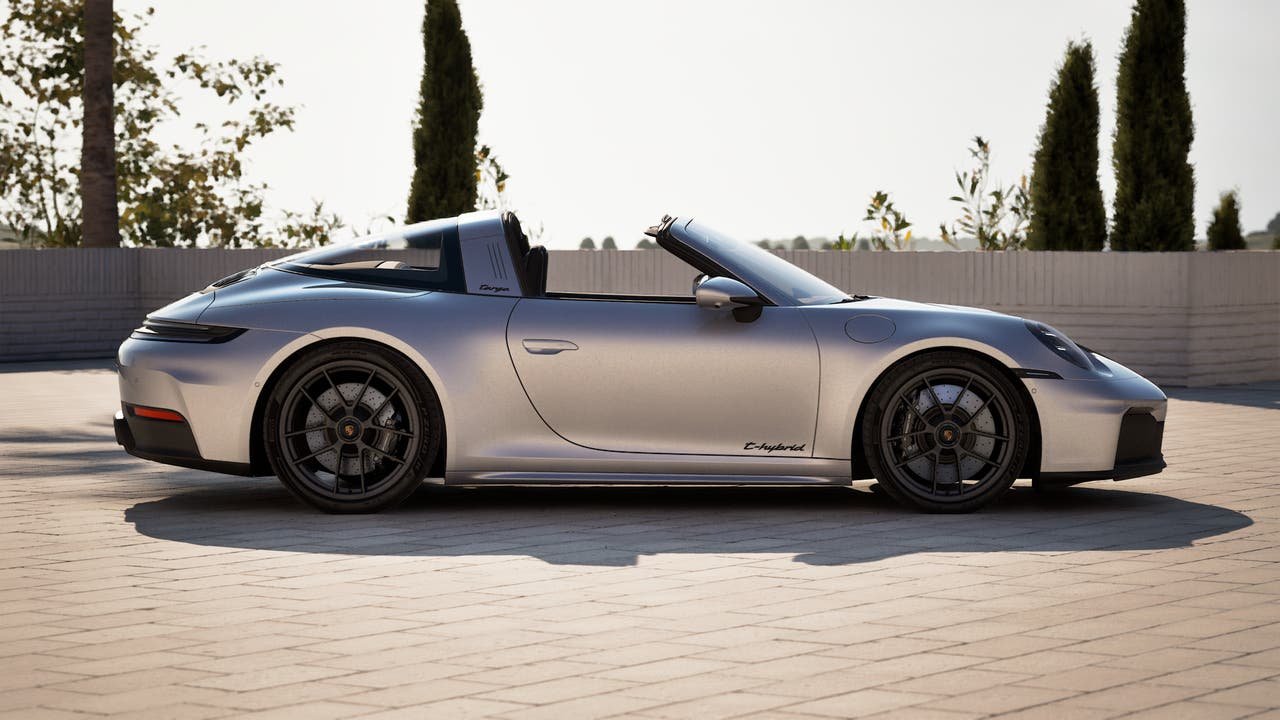 New 2027 GT Silver Metallic Porsche Targa 4 GTS image 6