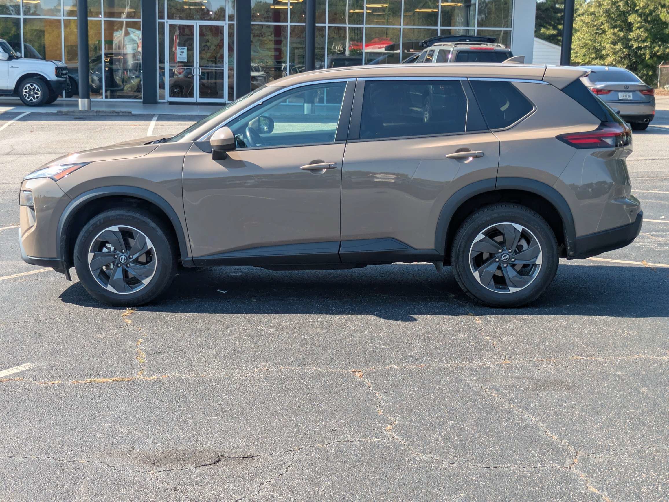 Used 2025  Nissan SV image 6