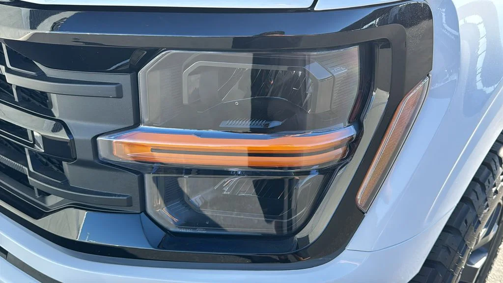 New 2026 Oxford White Ford XLT image 4