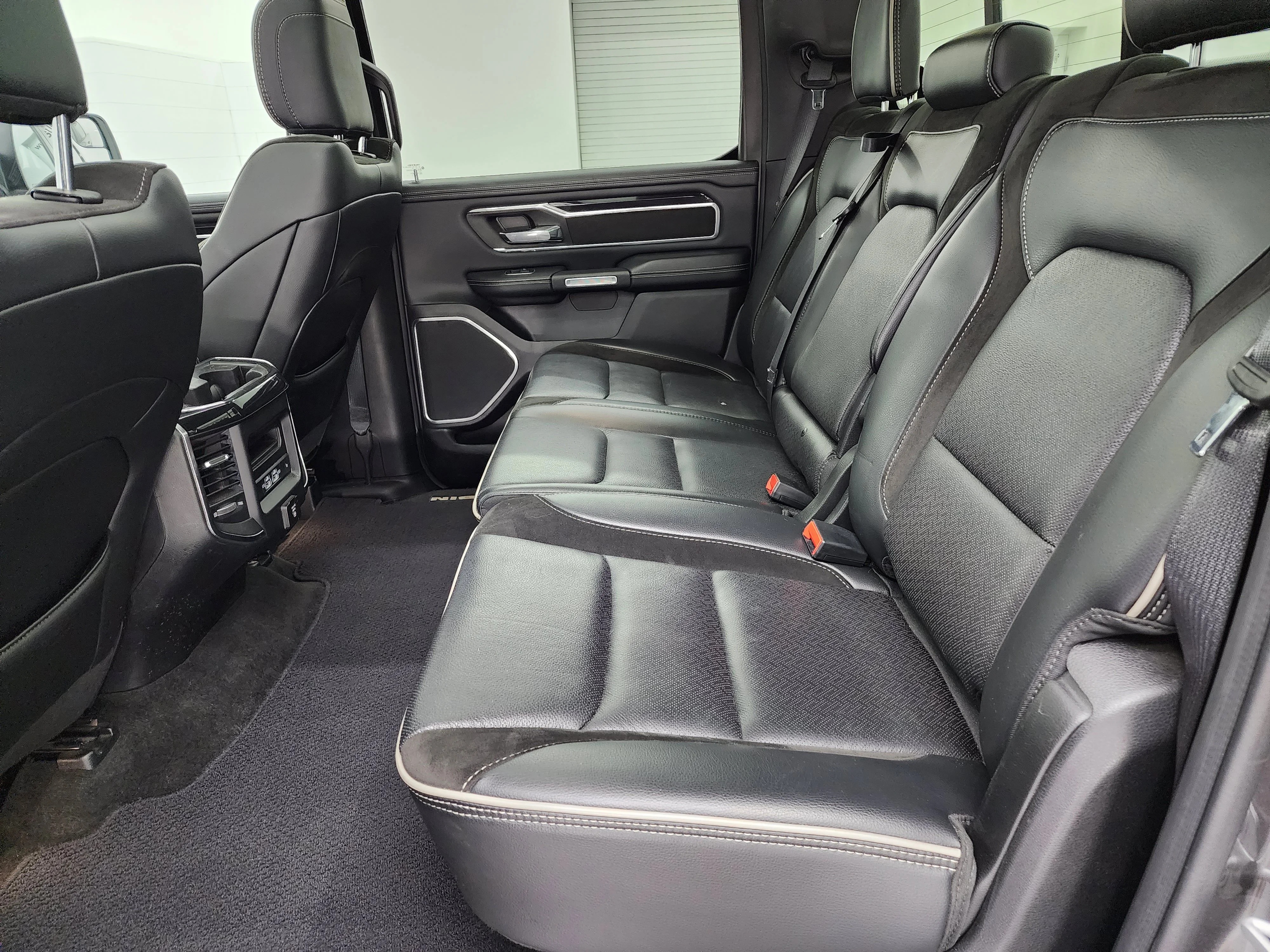 Used 2022 Granite Crystal Metallic Clearcoat Ram Laramie image 9