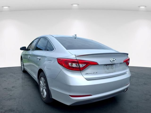 Used 2015 Silver Hyundai SE image 21