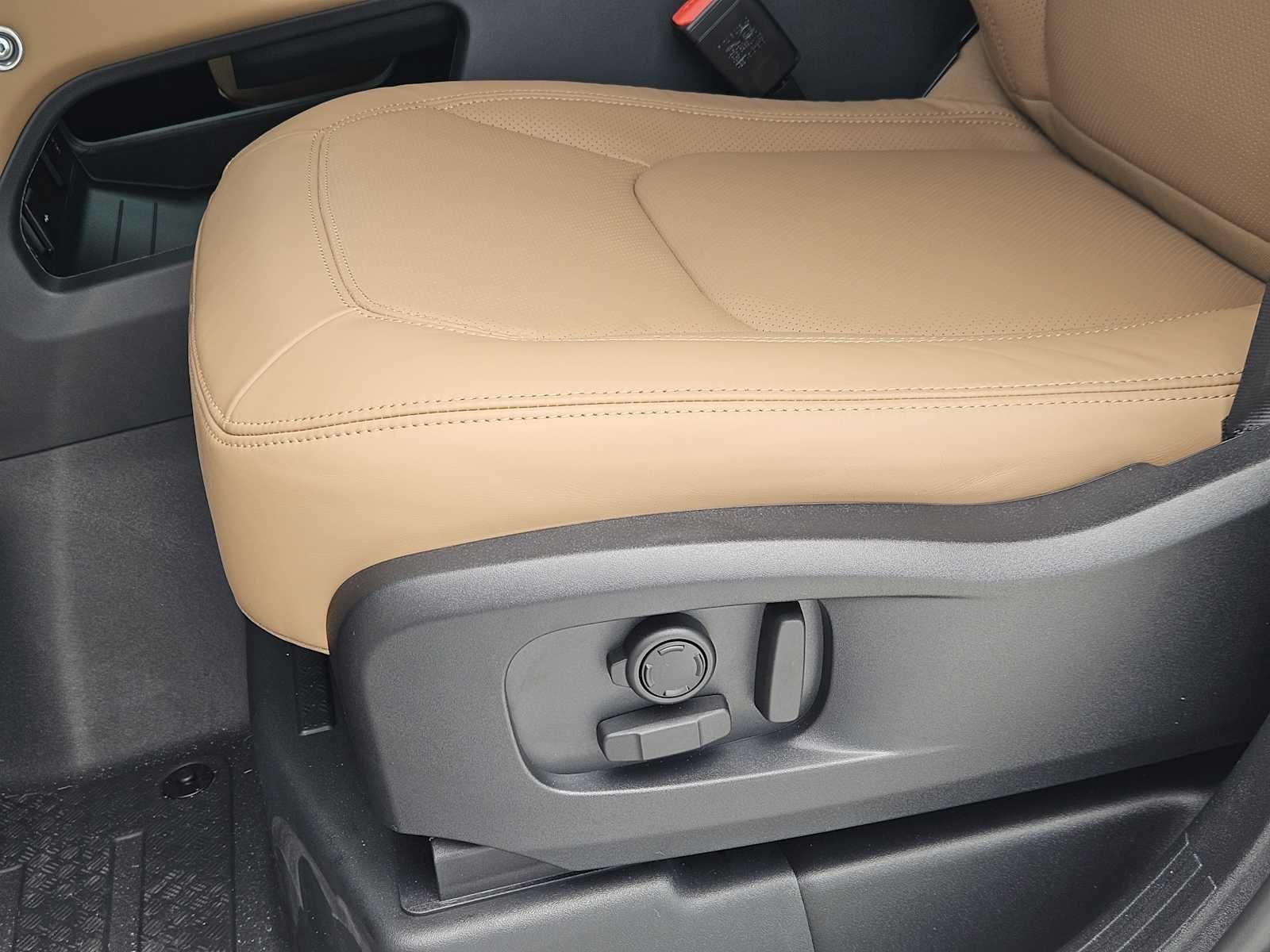 New 2026 Borasco Grey LAND ROVER X-Dynamic SE image 24