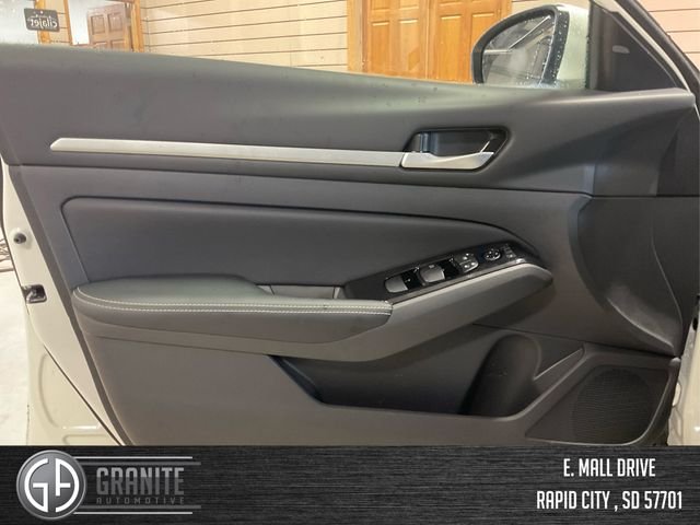 2025 Nissan Altima SL - Photo 18