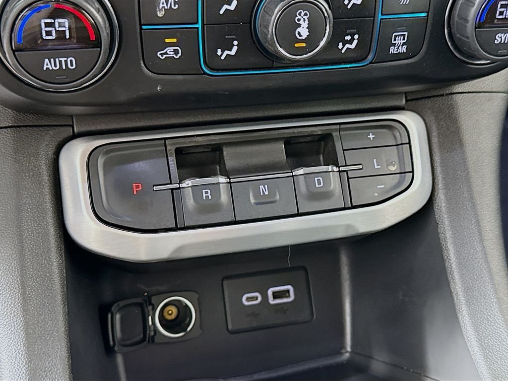Used 2021 Summit White GMC SLE image 19