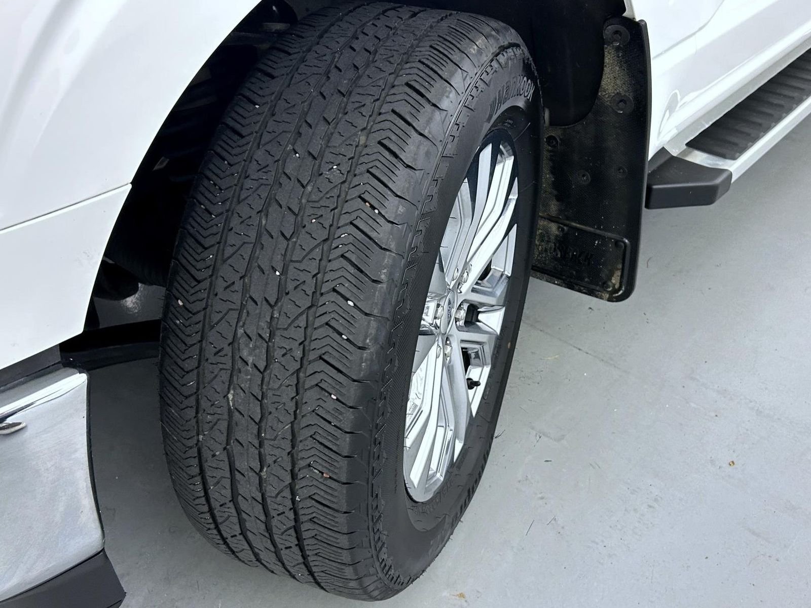 Used 2025 White Ford Lariat image 25